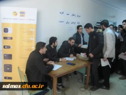 توزیع سیم کارت رایگان به مناسبت روز دانشجو در مرکز آموزش عالی امام خمینی (ره)