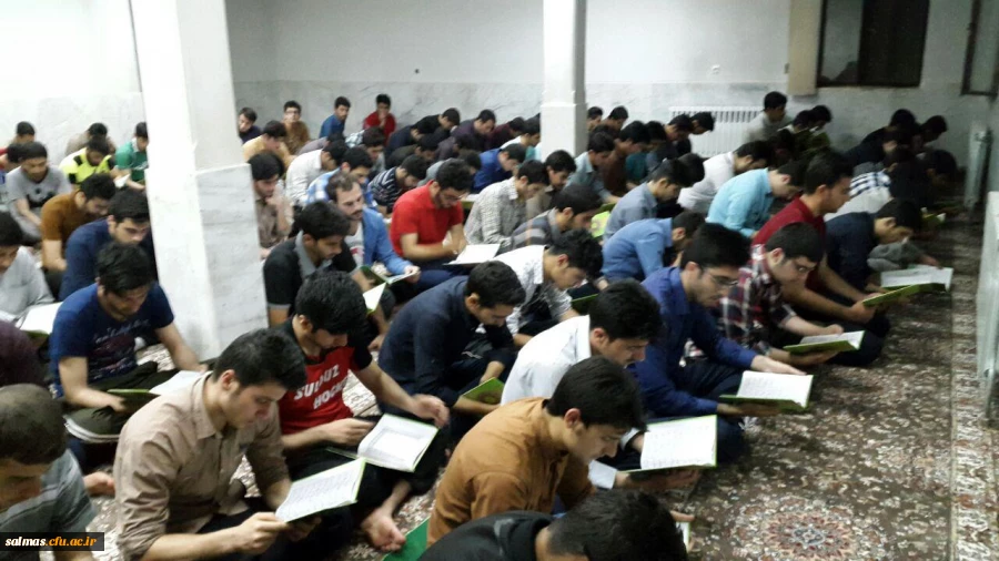 مراسم ختم قرآن در 20 دقیقه با حضور 120 دانشجوی مرکز آموزش عالی امام خمینی (ره) سلماس با قرائت هرکس یک حزب  از قرآن کریم