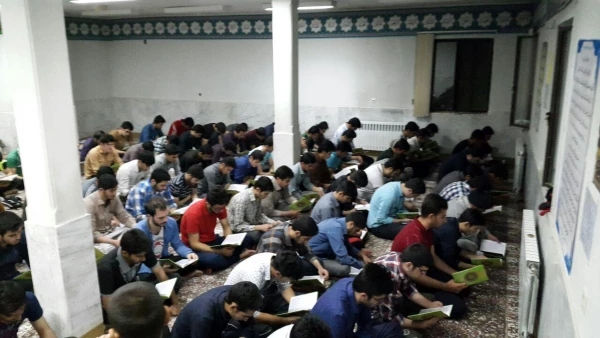 مراسم ختم قرآن در 20 دقیقه با حضور 120 دانشجوی مرکز آموزش عالی امام خمینی (ره) سلماس با قرائت هرکس یک حزب  از قرآن کریم