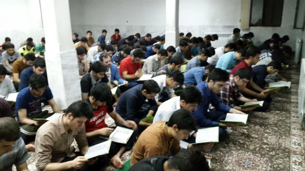 مراسم ختم قرآن در 20 دقیقه با حضور 120 دانشجوی مرکز آموزش عالی امام خمینی (ره) سلماس با قرائت هرکس یک حزب  از قرآن کریم