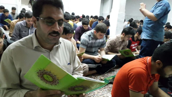 مراسم ختم قرآن در 20 دقیقه با حضور 120 دانشجوی مرکز آموزش عالی امام خمینی (ره) سلماس با قرائت هرکس یک حزب  از قرآن کریم