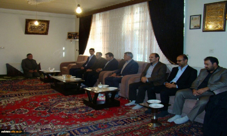 دیدار مسئولین دانشگاه ها به همراه رئیس بنیاد شهیدوامور ایثارگران سلماس ازخانواده ی شهداءدانشجو وفرهنگی