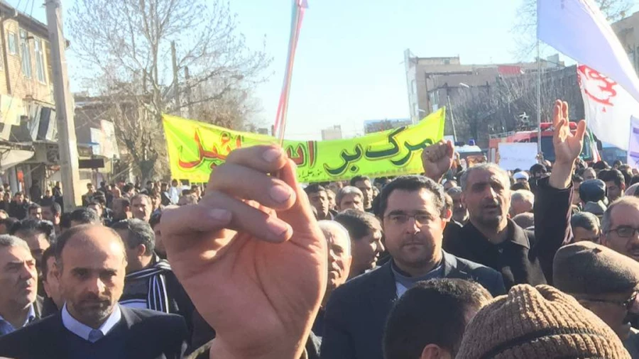 حضور اساتید و کارکنان واحد امام خمینی (ره) سلماس در تجمع اعتراض آمیز مردم سلماس در محکومیت حوادث اخیر