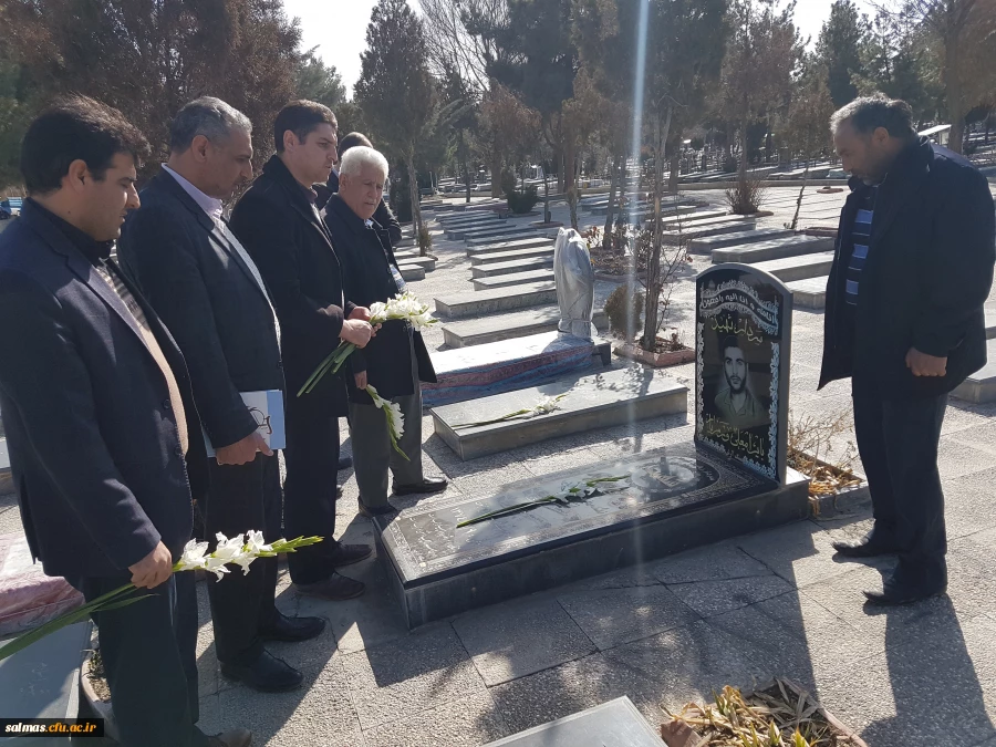 تجدید میثاق کارکنان مرکز آموزش عالی امام خمینی (ره) با آرمان های شهدای والا مقام انقلاب اسلامی به مناسبت ایام الله دهه ی فجر انقلاب اسلامی