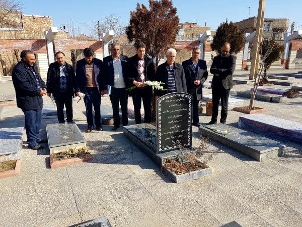 تجدید میثاق کارکنان مرکز آموزش عالی امام خمینی (ره) با آرمان های شهدای والا مقام انقلاب اسلامی به مناسبت ایام الله دهه ی فجر انقلاب اسلامی