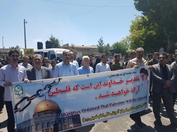 اساتید و کارکنان مرکز آموزش عالی امام خمینی (ـره) سلماس همگام با سایر اقشار ملت در راهپیمایی روز جهانی قدس شرکت کردند.