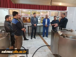 گفتگوی صمیمی دکتر محمودلو سرپرست امور پردیس های آذربایجان غربی با دانشجو معلمان و بررسی مسائل ومشکلات سالن غذاخوری