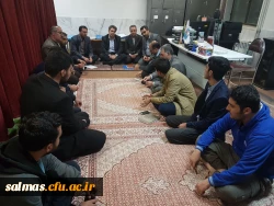 گفتگوی صمیمی دکتر محمودلو سرپرست امور پردیس های آذربایجان غربی با دانشجو معلمان و بررسی مسائل ومشکلات سالن غذاخوری