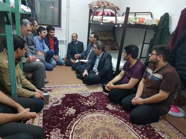 گفتگوی صمیمی دکتر محمودلو سرپرست امور پردیس های آذربایجان غربی با دانشجو معلمان