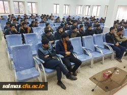 کلاس توجیهی آیین نامه های آموزشی توسط سرپرست محترم مرکز امام خمینی(‹ه) برگزار شد.