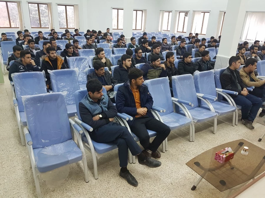 کلاس توجیهی آیین نامه های آموزشی توسط سرپرست محترم مرکز امام خمینی(‹ه) برگزار شد.