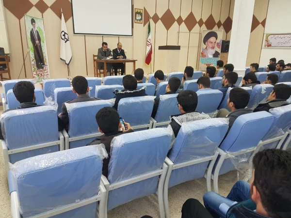 کلاس توجیهی آیین نامه های آموزشی توسط سرپرست محترم مرکز امام خمینی(‹ه) برگزار شد.