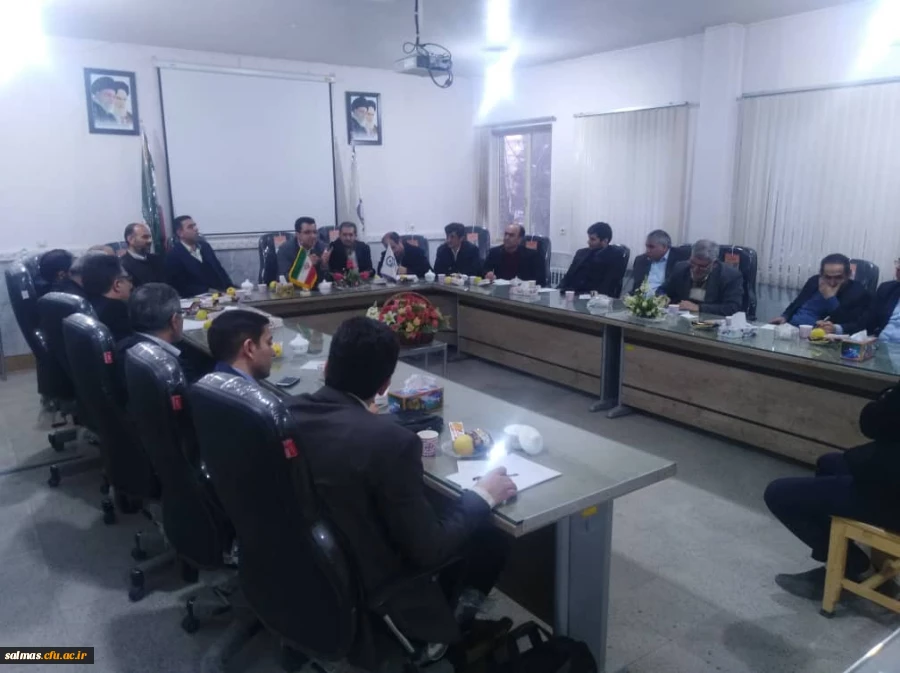 جلسه ی شورای آموزشی مرکز امام خمینی(ره) سلماس به ریاست دکتر طالبی تشکیل شد.