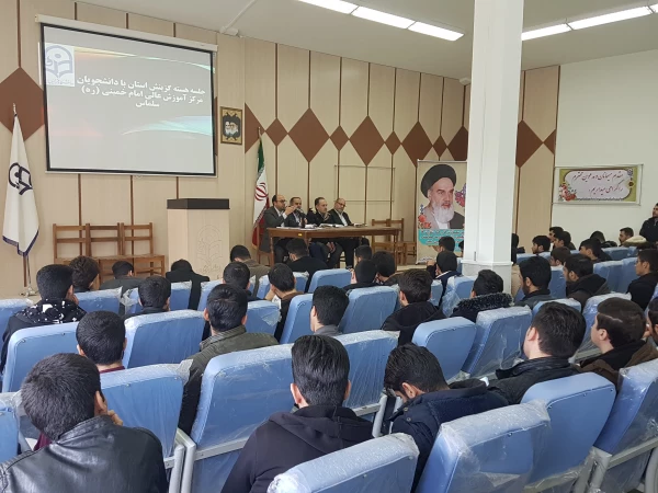 نشست صمیمی مسئولین هسته گزینش استان با دانشجویان مرکز