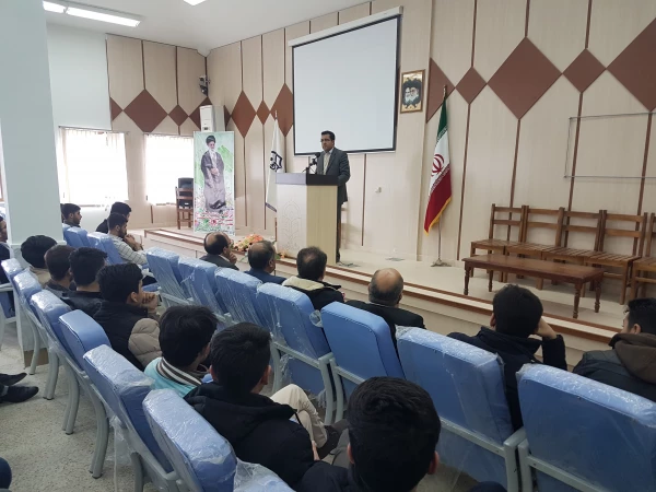 نشست صمیمی مسئولین هسته گزینش استان با دانشجویان مرکز