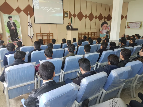 نشست صمیمی مسئولین هسته گزینش استان با دانشجویان مرکز