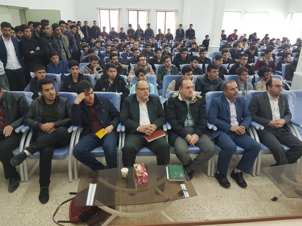 نشست صمیمی مسئولین هسته گزینش استان با دانشجویان مرکز