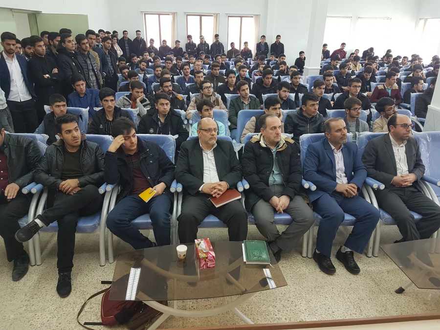 نشست صمیمی مسئولین هسته گزینش استان با دانشجویان مرکز