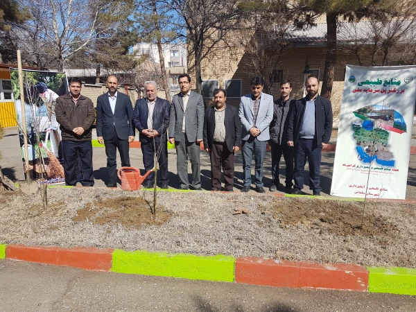 به مناسبت روز درختکاری ۲۰۰ اصله نهال در محوطه ی دانشگاه فرهنگیان واحد امام خمینی(ره) سلماس غرس شد.
