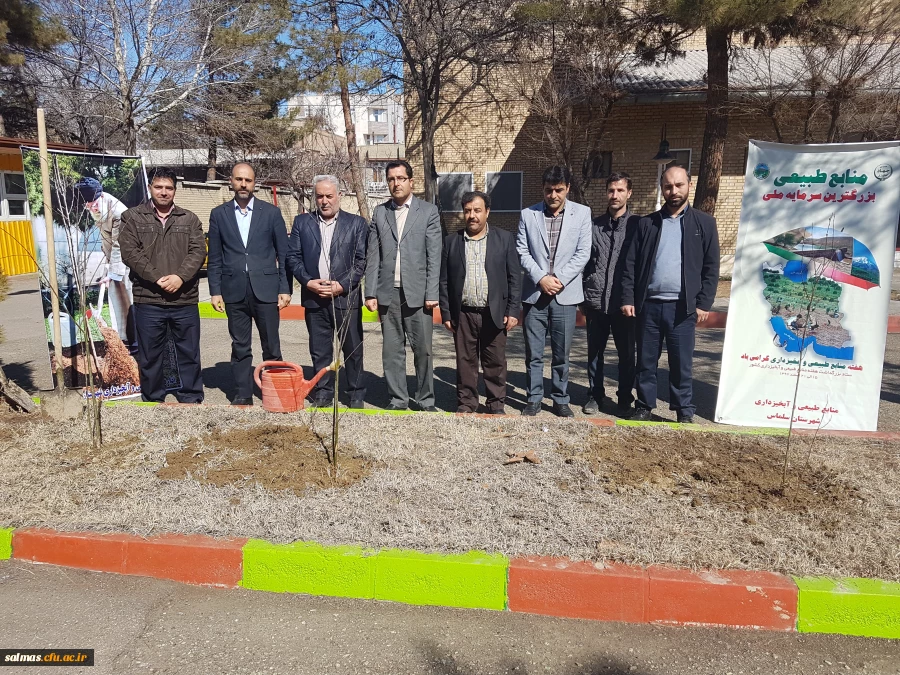 به مناسبت روز درختکاری ۲۰۰ اصله نهال در محوطه ی دانشگاه فرهنگیان واحد امام خمینی(ره) سلماس غرس شد.