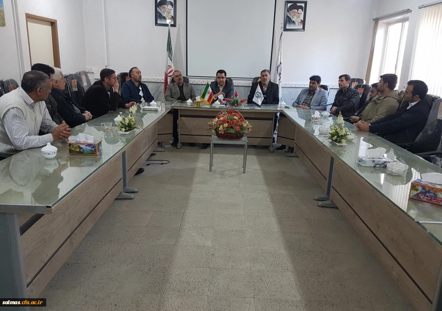 جلسه ی شورای اداری مرکز امام خمینی(ره) سلماس به ریاست دکتر طالبی تشکیل شد