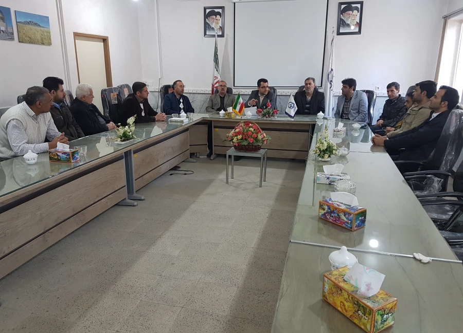 جلسه ی شورای اداری مرکز امام خمینی(ره) سلماس به ریاست دکتر طالبی تشکیل شد