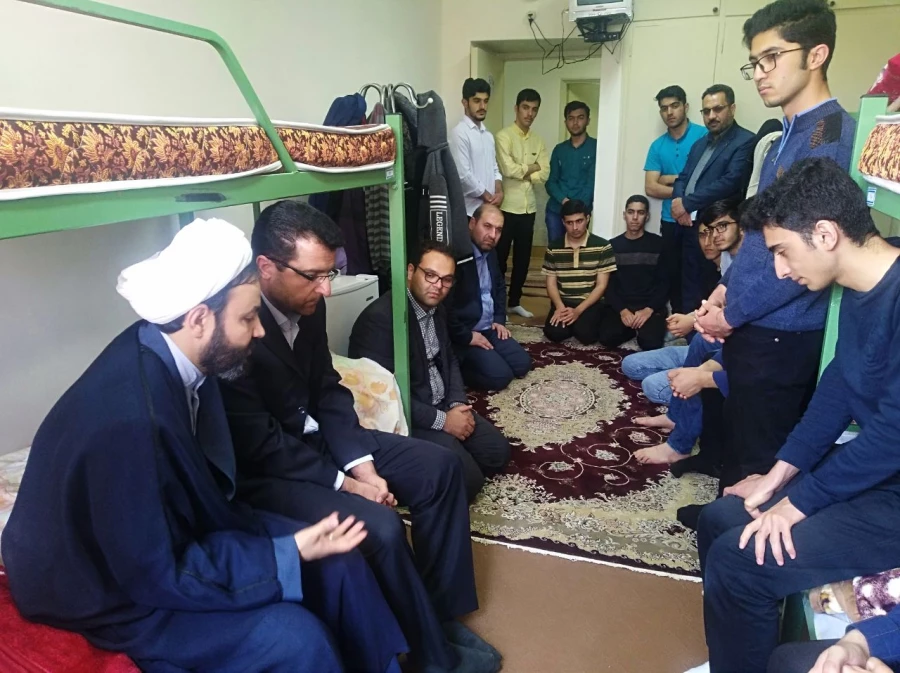 حضور حجت الاسلام والمسلمین دکتر بیگی مسئول نهاد رهبری دانشگاه فرهنگیان استان در سرای دانشجویی