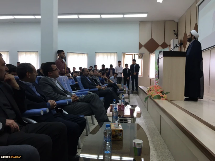 مراسم گرامیداشت روز معلم در مرکز امام خمینی(ره) سلماس برگزار شد.
