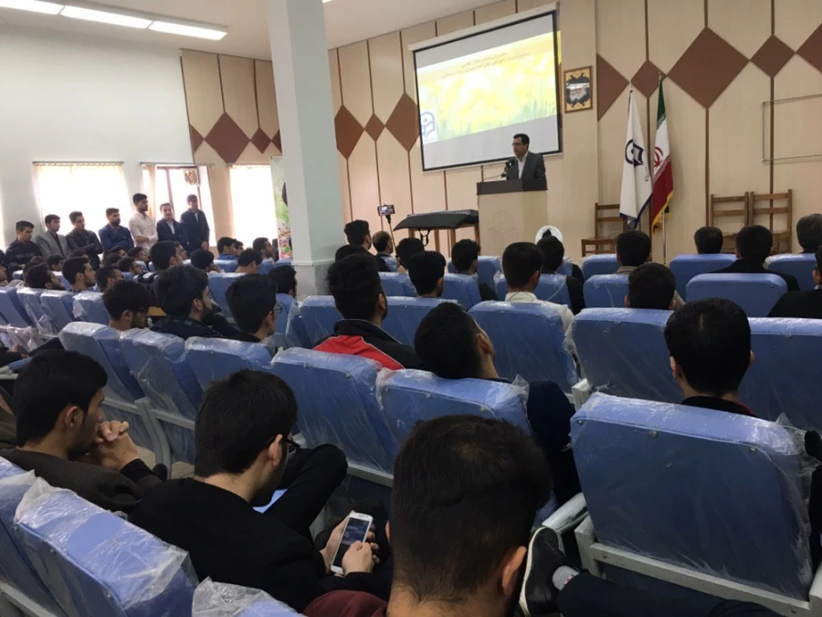 مراسم گرامیداشت روز معلم در مرکز امام خمینی(ره) سلماس برگزار شد.