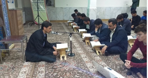 مراسم پر فیض محفل انس با قرآن کریم با حضور قاریان برجسته ی شهرستان سلماس در مرکز امام خمینی(ره) سلماس برگزار شد.