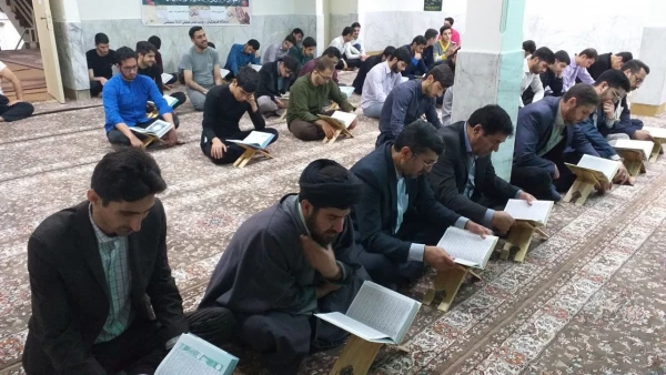 مراسم پر فیض محفل انس با قرآن کریم با حضور قاریان برجسته ی شهرستان سلماس در مرکز امام خمینی(ره) سلماس برگزار شد.