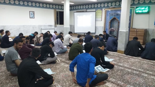 مراسم پر فیض محفل انس با قرآن کریم با حضور قاریان برجسته ی شهرستان سلماس در مرکز امام خمینی(ره) سلماس برگزار شد.