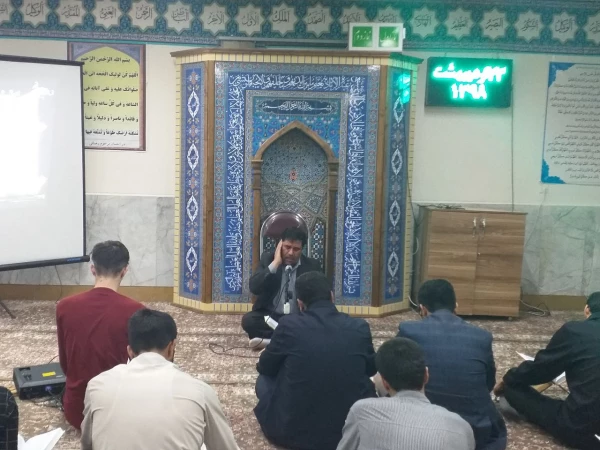 مراسم پر فیض محفل انس با قرآن کریم با حضور قاریان برجسته ی شهرستان سلماس در مرکز امام خمینی(ره) سلماس برگزار شد.