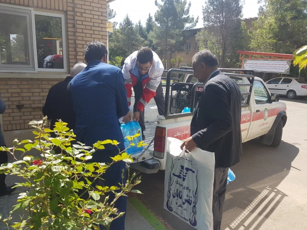 جمع آوری کمک های نقدی و غیر نقدی اساتید، کارکنان و دانشجویان دانشگاه فرهنگیان سلماس جهت ارسال به مناطق سیل زده