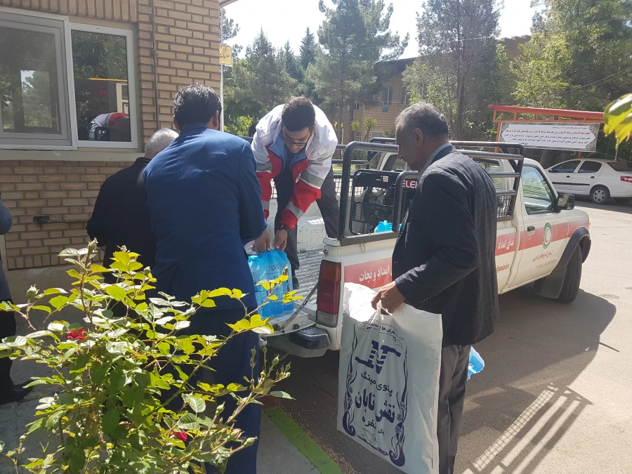 جمع آوری کمک های نقدی و غیر نقدی اساتید، کارکنان و دانشجویان دانشگاه فرهنگیان سلماس جهت ارسال به مناطق سیل زده