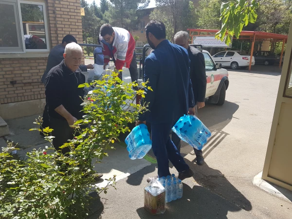 جمع آوری کمک های نقدی و غیر نقدی اساتید، کارکنان و دانشجویان دانشگاه فرهنگیان سلماس جهت ارسال به مناطق سیل زده