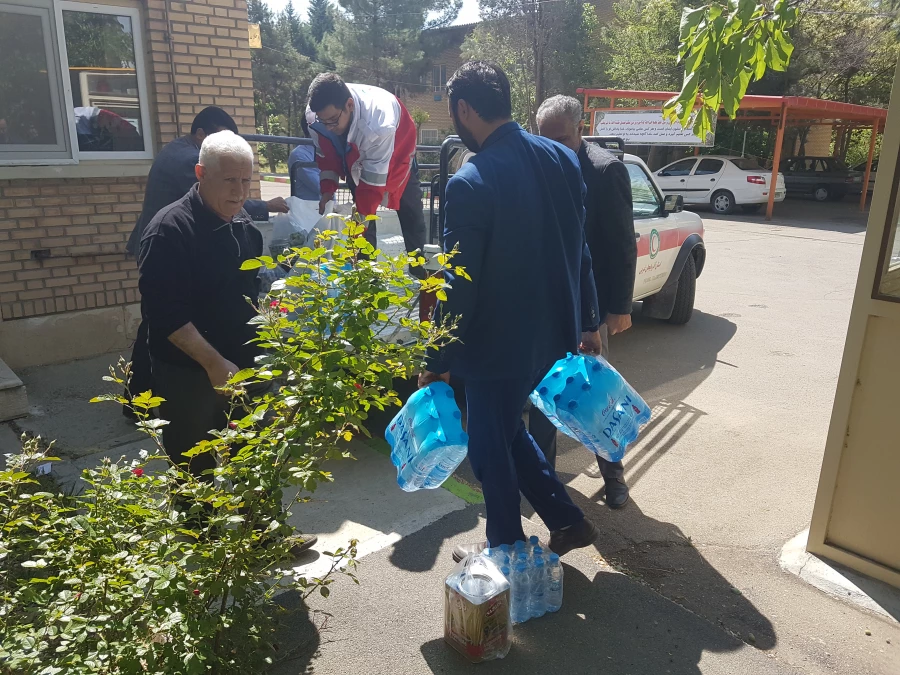 جمع آوری کمک های نقدی و غیر نقدی اساتید، کارکنان و دانشجویان دانشگاه فرهنگیان سلماس جهت ارسال به مناطق سیل زده