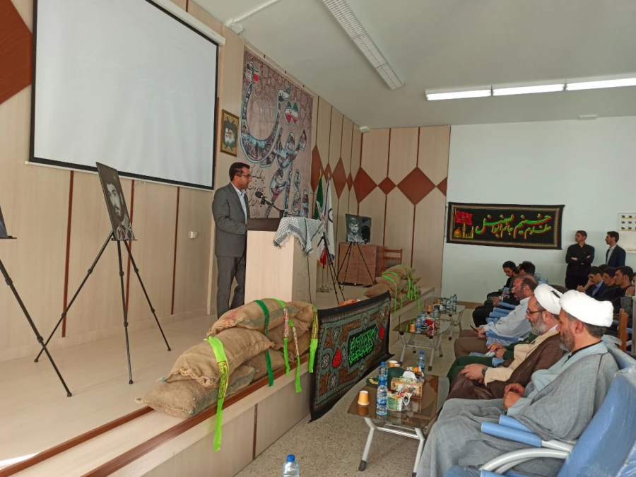 مراسم گرامیداشت هفته ی دفاع مقدس با حضور نماینده ی محترم ولی فقیه در سپاه شهدای استان در دانشگاه فرهنگیان سلماس برگزار شد