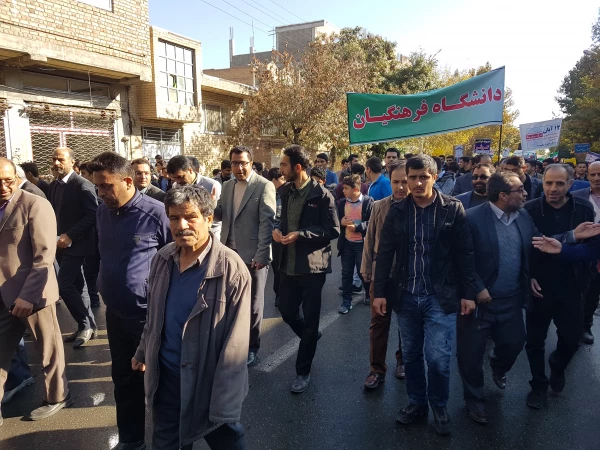 حضور کارکنان و دانشجویان دانشگاه فرهنگیان واحد امام خمینی(ره) سلماس در راهپیمایی یوم الله 13 آبان