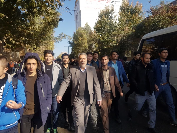 حضور کارکنان و دانشجویان دانشگاه فرهنگیان واحد امام خمینی(ره) سلماس در راهپیمایی یوم الله 13 آبان