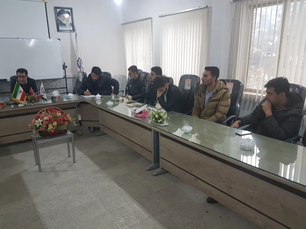 جلسه ی مدیریت مرکز با دبیران کانون ها و تشکل های مرکز آموزش عالی امام خمینی(ره) سلماس برای برگزاری باشکوه روز دانشجو