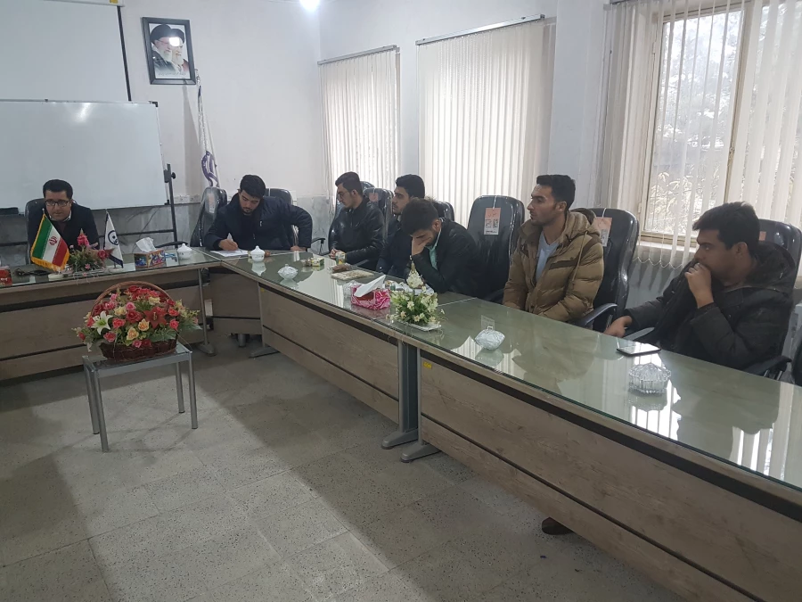 جلسه ی مدیریت مرکز با دبیران کانون ها و تشکل های مرکز آموزش عالی امام خمینی(ره) سلماس برای برگزاری باشکوه روز دانشجو