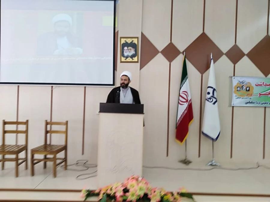 مراسم گرامیداشت روز دانشجو در مرکز امام خمینی(ره) سلماس برگزار شد.