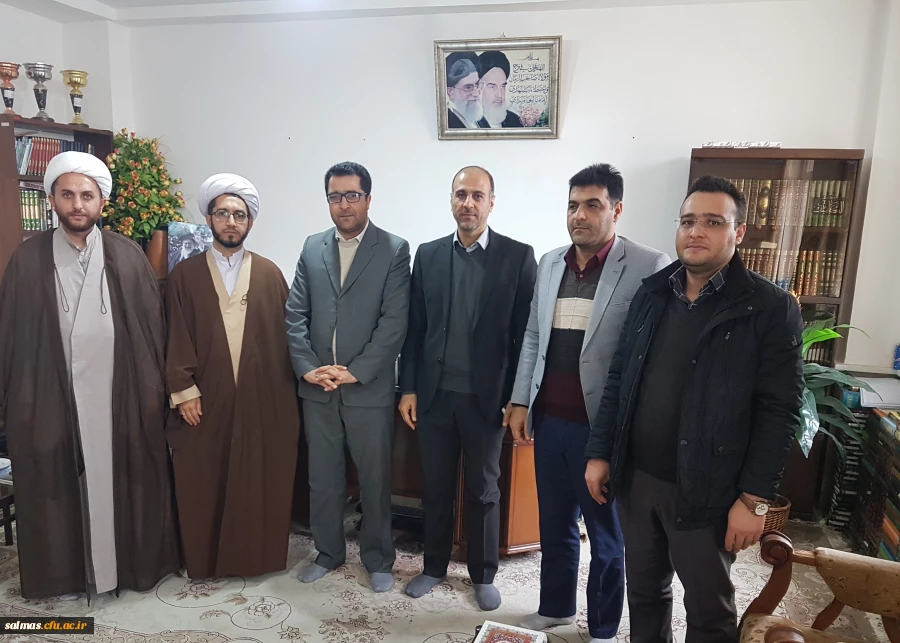 دیدار کارکنان مرکز امام خمینی(ره) سلماس از حوزه ی علمیه امام علی(ع) سلماس در آستانه هفته ی وحدت حوزه و دانشگاه 