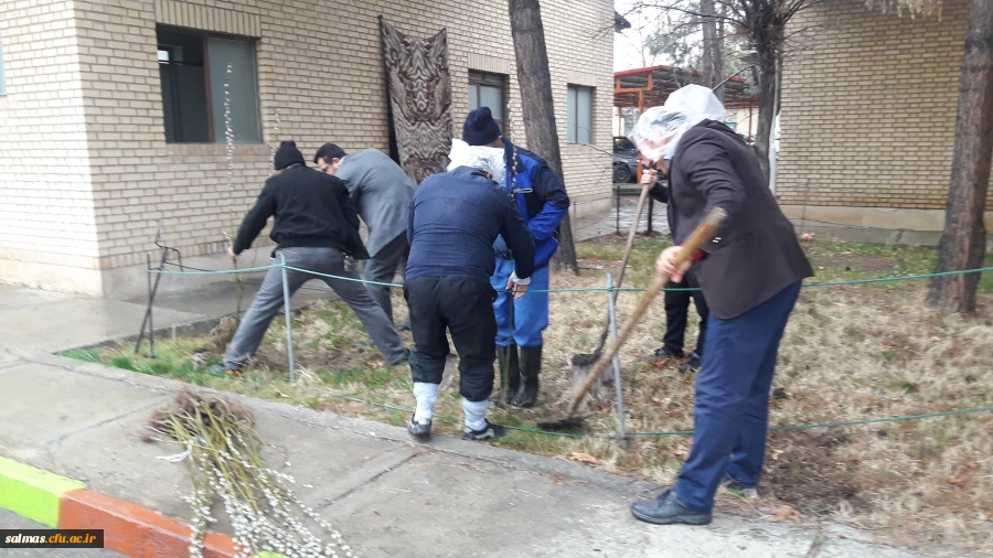 به مناسبت روز درختکاری 120 اصله نهال در محوطه ی دانشگاه فرهنگیان واحد امام خمینی(ره) سلماس غرس شد.