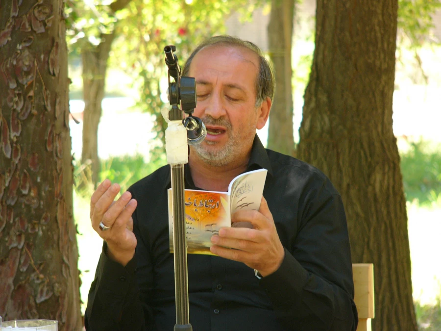 قرائت زیارت عاشورا توسط استاد ارجمند دکتر الهام